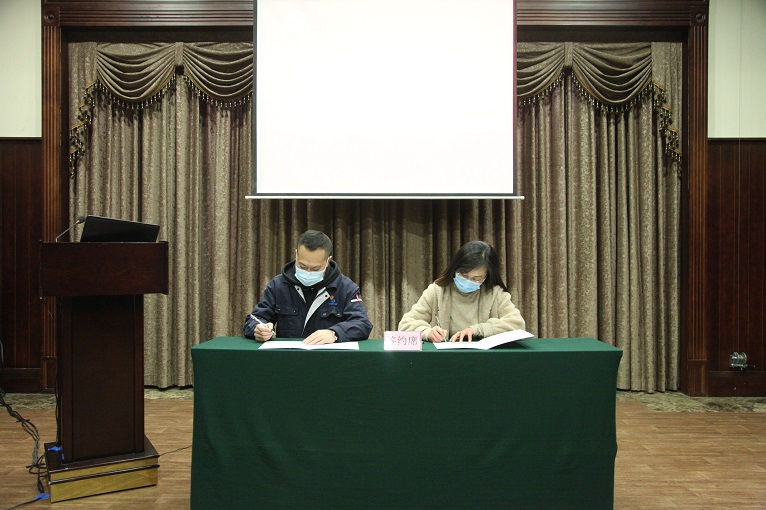 航發(fā)科技葉片分廠黨委與鑫坤機(jī)械黨支部召開(kāi)黨建共建簽約儀式，發(fā)揮黨組織作用，共建促發(fā)展
